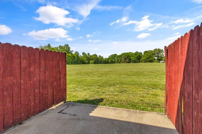 Building Photo - 289 State Line Rd