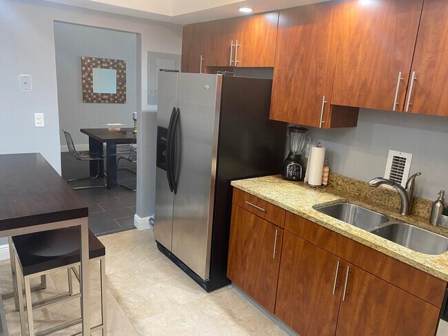 Building Photo - 4001 S Ocean Dr