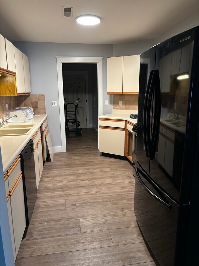 Building Photo - 1804 Cinnamon Dr