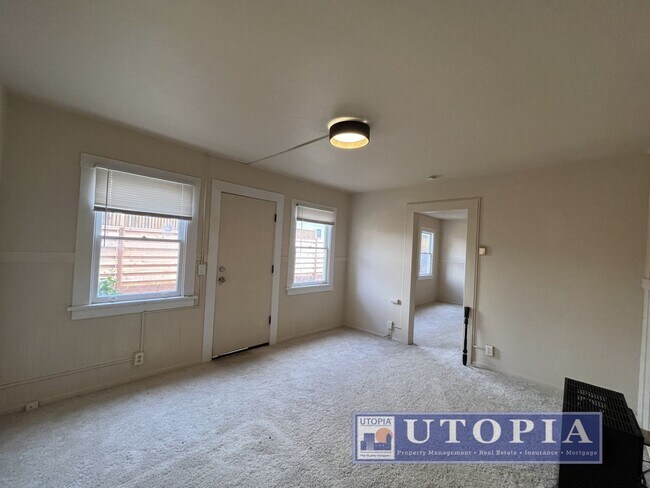 Building Photo - 204 Hollister Ave