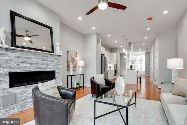 Main floor - 937 R St NW