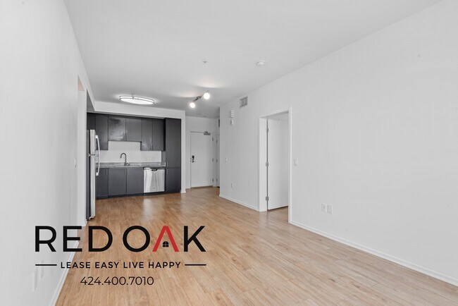 Building Photo - 5837 W Sunset Blvd