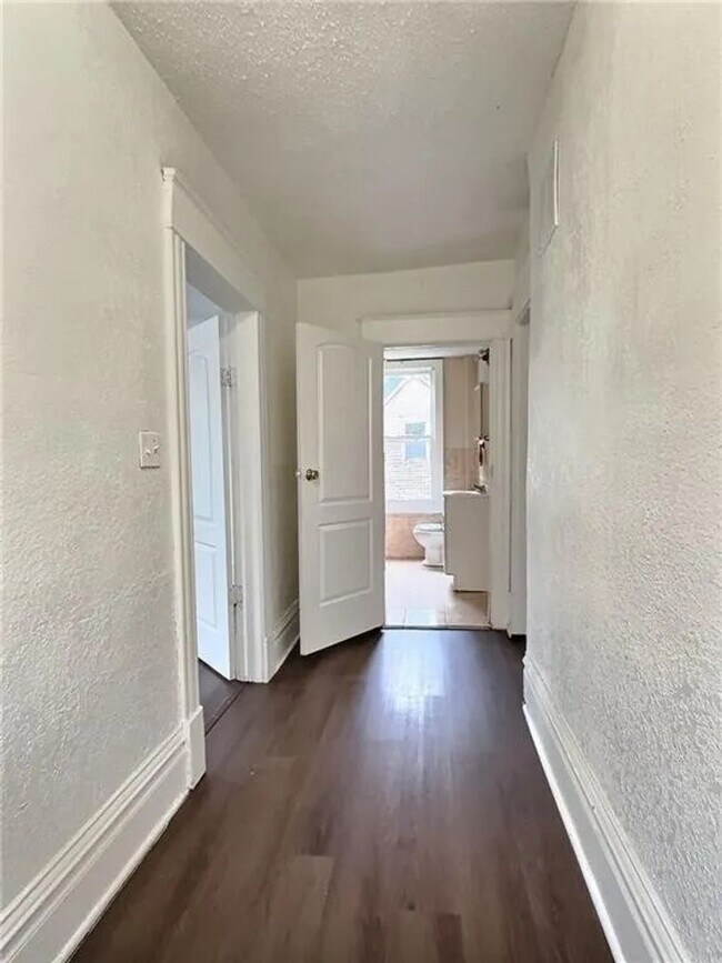 Building Photo - 2006 Agnes Ave