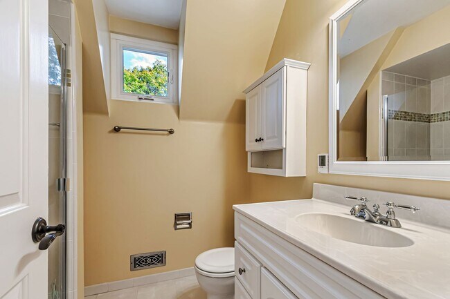 Building Photo - Elegant and Spacious 4Bedroom Sunnyvale Home