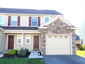 Building Photo - 228 Lakeside Xing