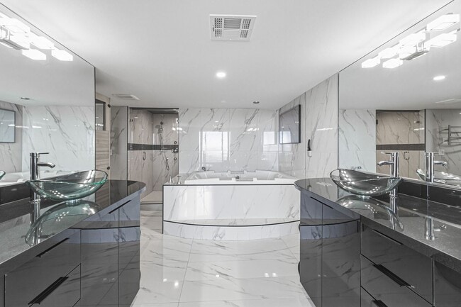 Building Photo - 3111 Bel Air Dr