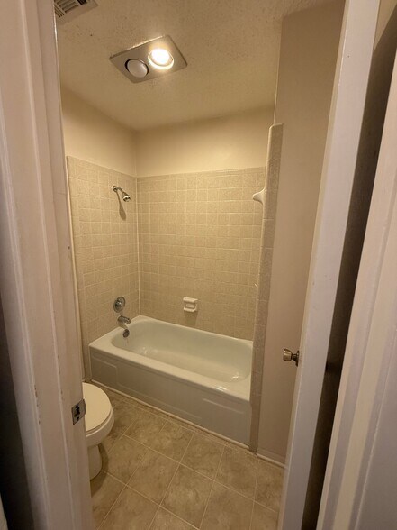 Building Photo - 20 Wildwood Cir