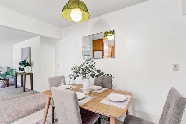 Building Photo - Classic Davis Manor Ranch — 3 Bed, 2 Bath with Covered Patio and Large Yard