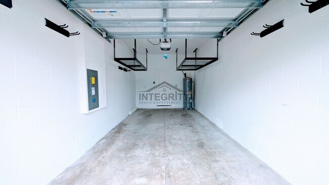 Building Photo - 6049 Shiner St