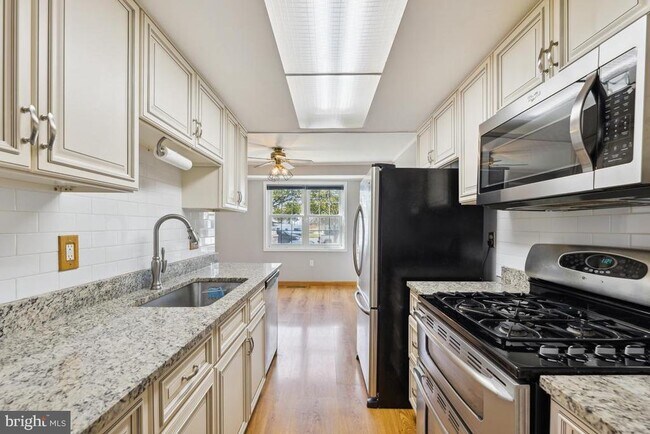 Building Photo - 7448 Pohick Rd