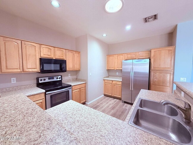 Building Photo - 2061 E Bellerive Pl