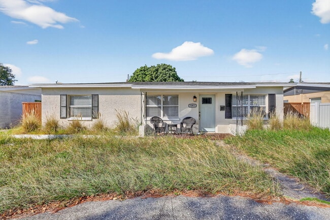 Primary Photo - 541 40th Ave NE