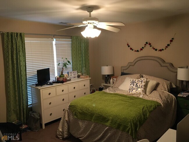 Building Photo - 490 S Barnett Shoals Rd