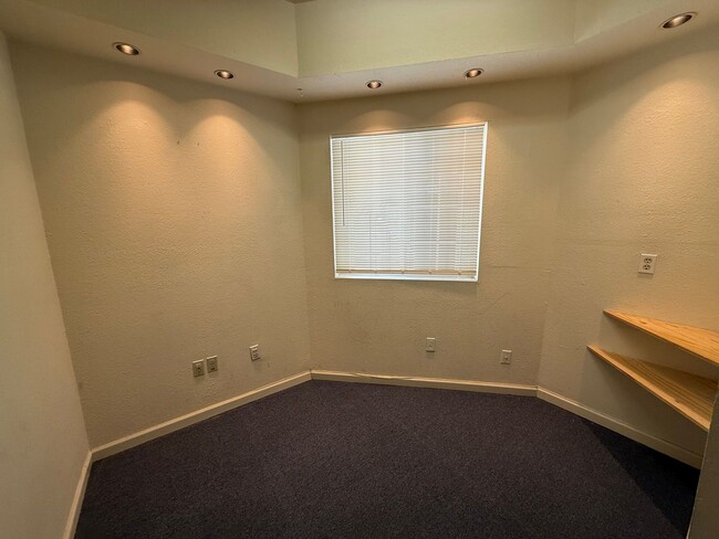 Building Photo - 5604 Adobe Rd