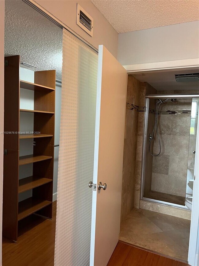 Building Photo - 2767 Carambola Cir S