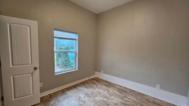 Building Photo - 2115 Glenwood Ln