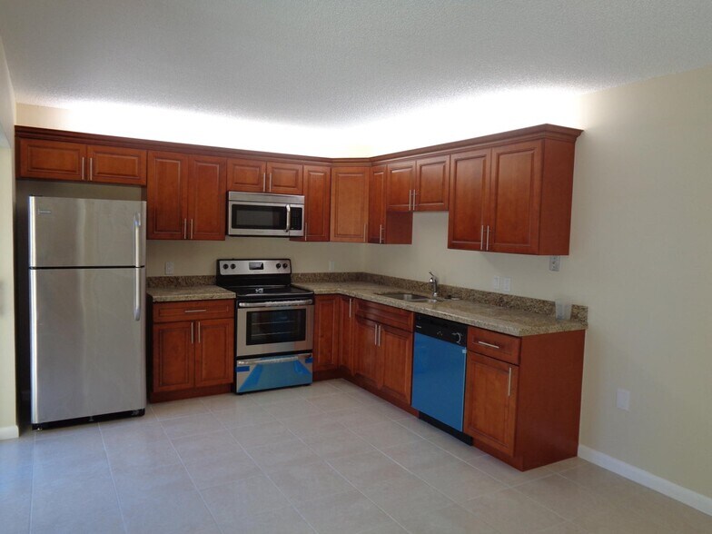 Building Photo - 505 5th Way