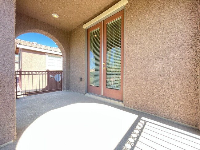 Building Photo - 3 Bedroom 2 1/2 Bath Home - Kitchen w/Gran...