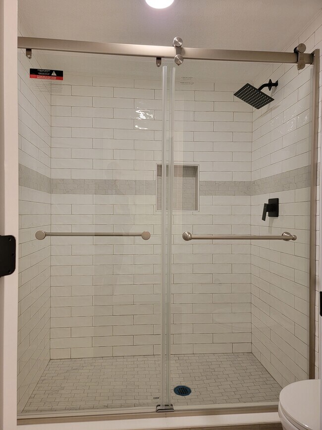 Master Bath - 6578 Poplar Woods Cir S