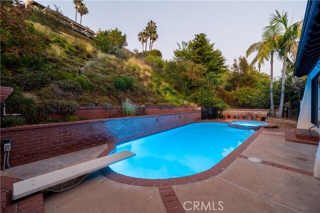 Building Photo - 1350 E Tujunga Ave