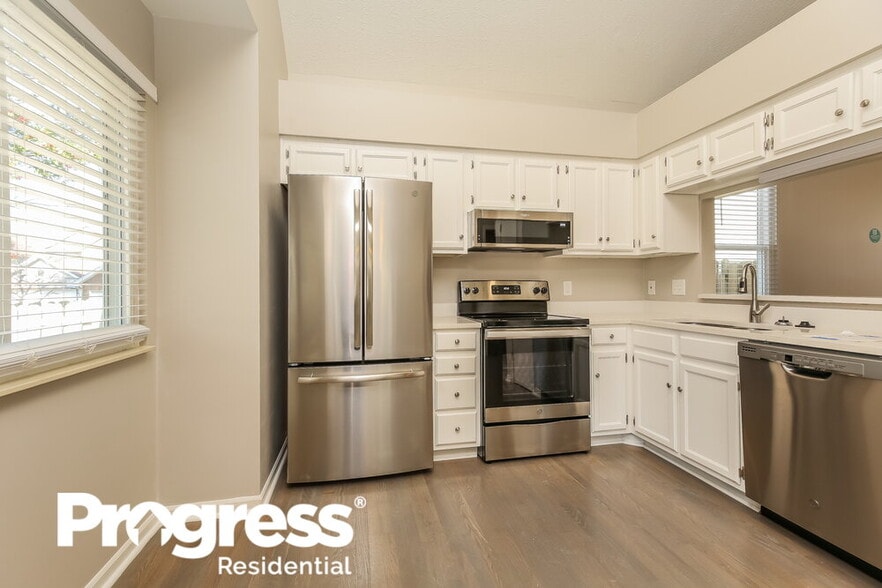 Building Photo - 514 Selsey Ct S