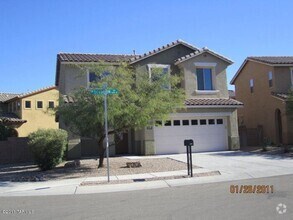 Building Photo - Beautiful 4-bedroom 3-bathroom - GREAT LOC...