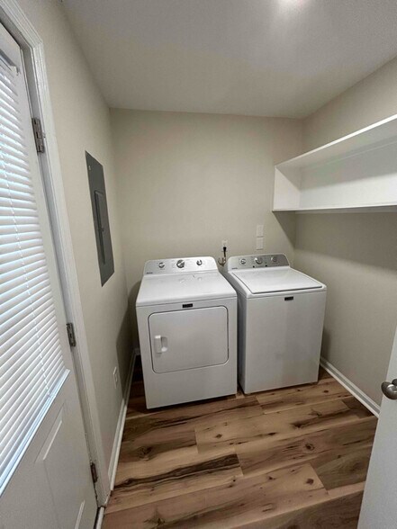 Building Photo - 1023 Hunters Trce