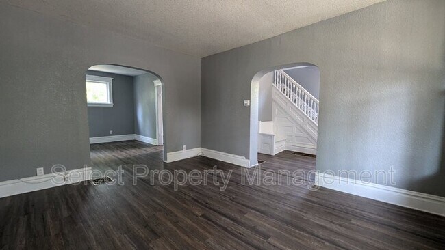 Building Photo - 1115 Maple Ave