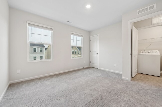 Building Photo - Available Now! New Construction - 3 Bedroo...