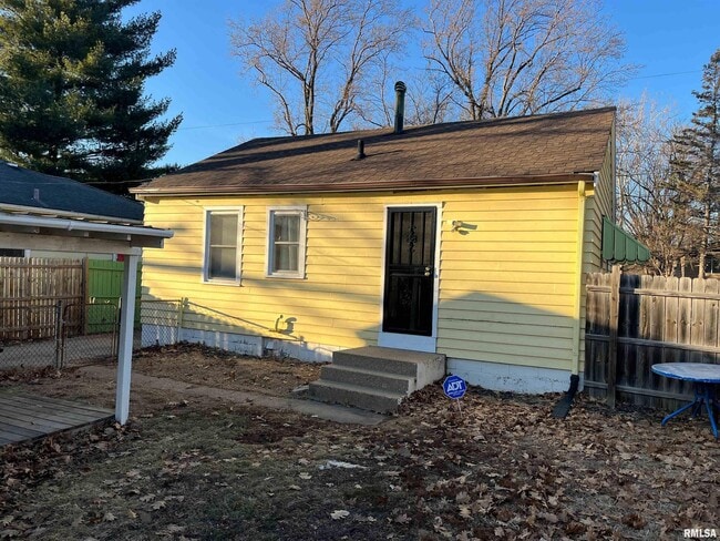 Building Photo - 2304 W Proctor St