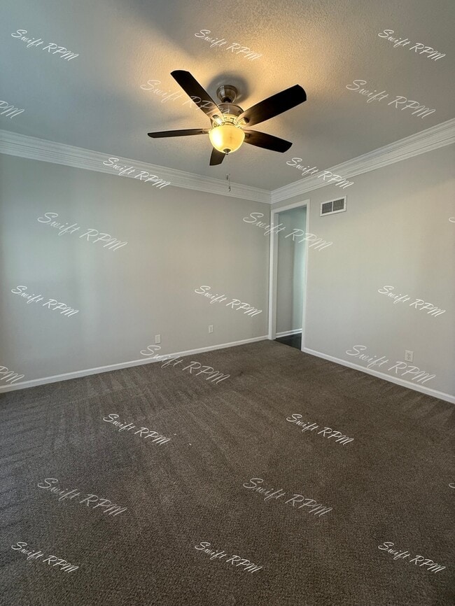 Building Photo - 15602 Maple St