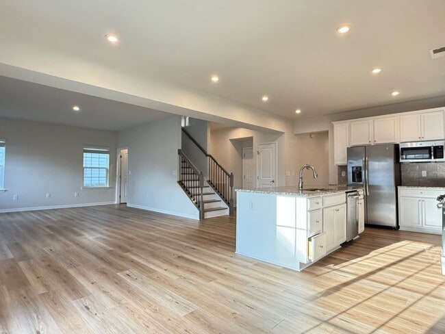 Building Photo - 3 Bedroom Single Family House for Rent