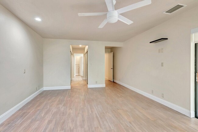Building Photo - 6740 Lago Vista Terrace