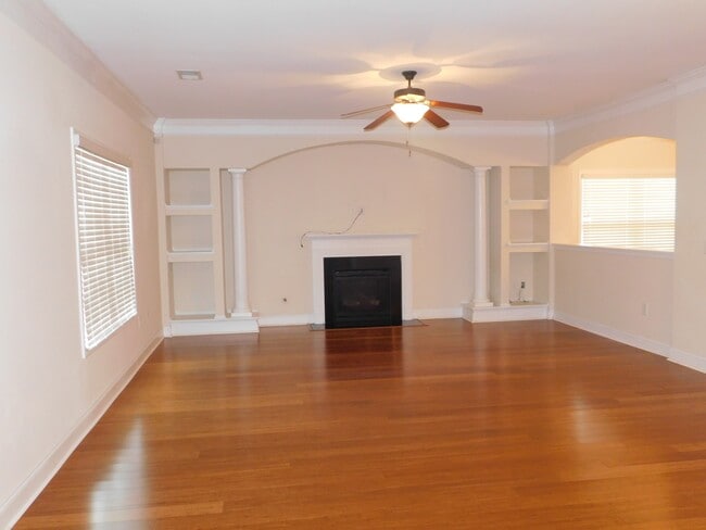 Building Photo - 123 Hackamore Ln