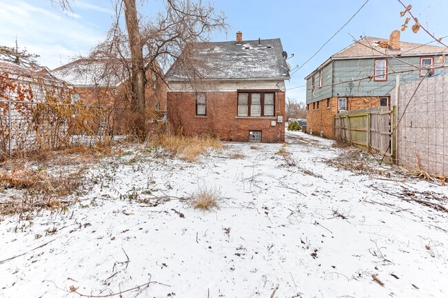 Building Photo - 15379 Monte Vista St