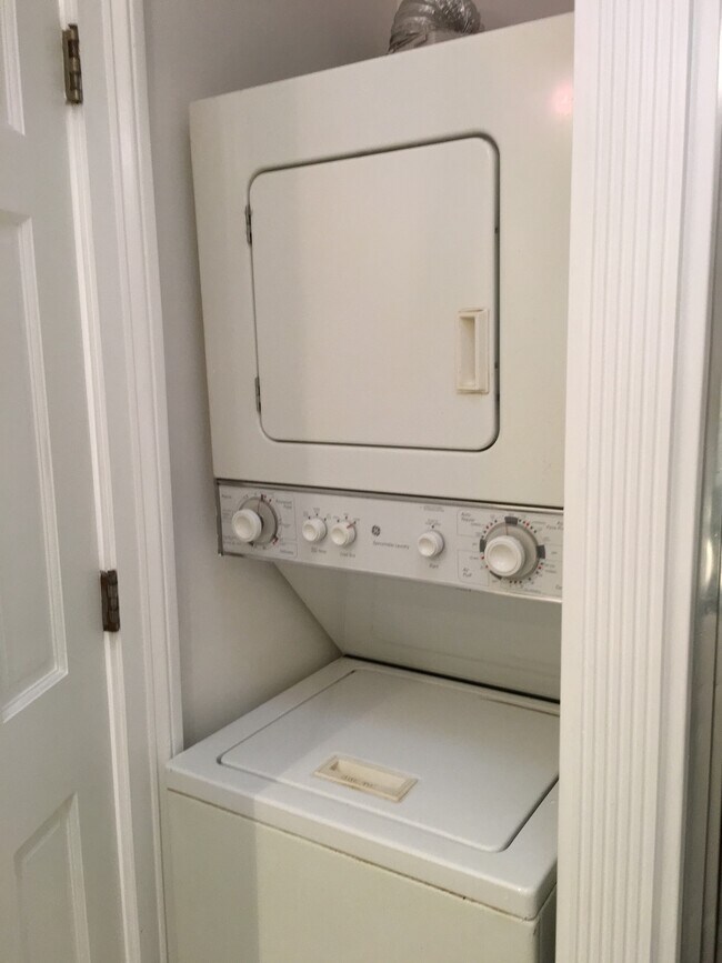 Building Photo - 146 Sussex St