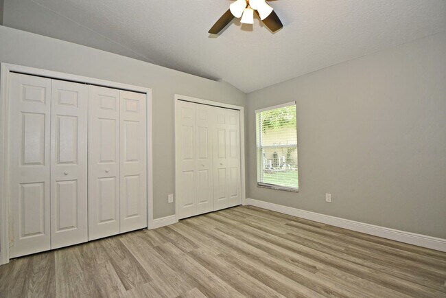 Building Photo - Beautiful Home in Alafaya Woods Totally Re...