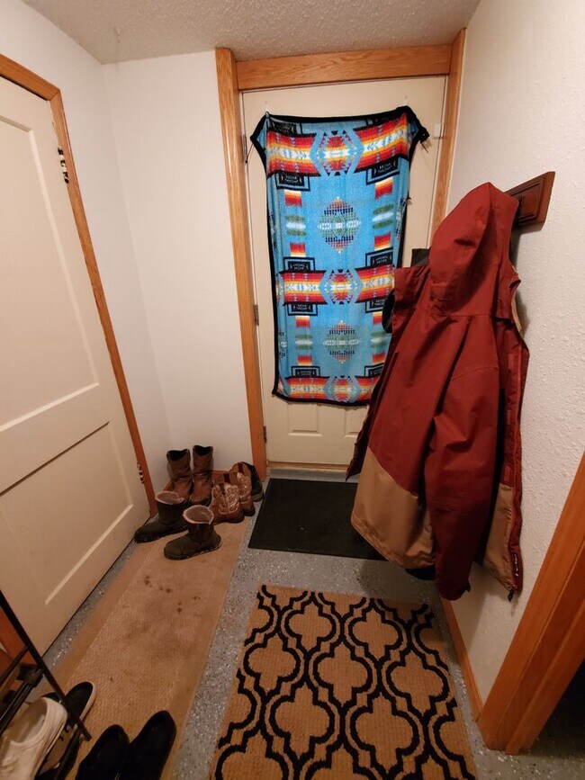 Building Photo - 1106 E Ave C