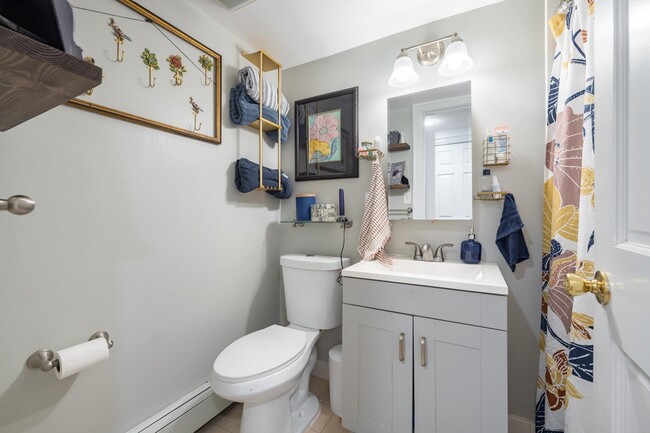 Building Photo - 251.5 York St