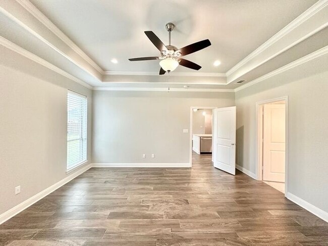 Building Photo - Available Now! Stunning 3 Bedroom 2 Bath i...