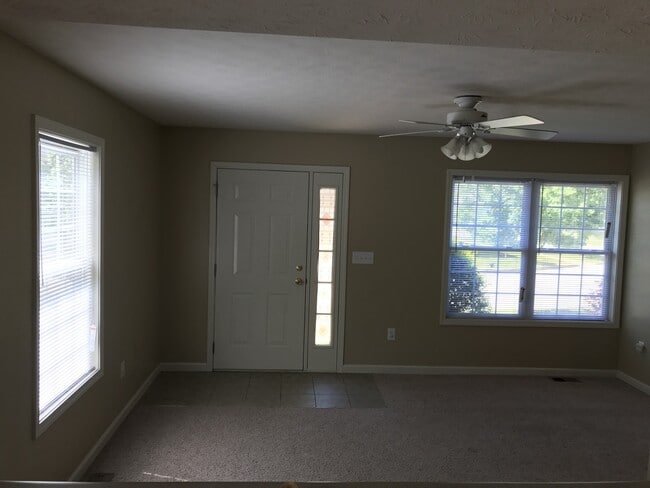 Building Photo - 2 Bedroom Townhouse Available July 2026;  ...