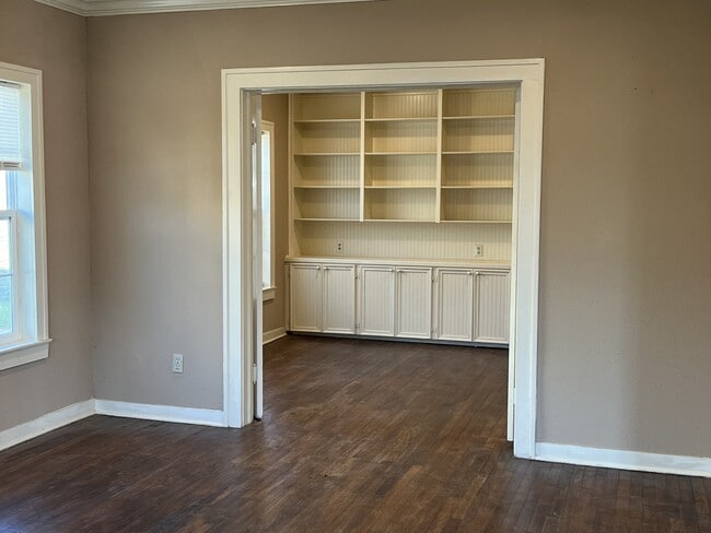Building Photo - 1512 Live Oak St