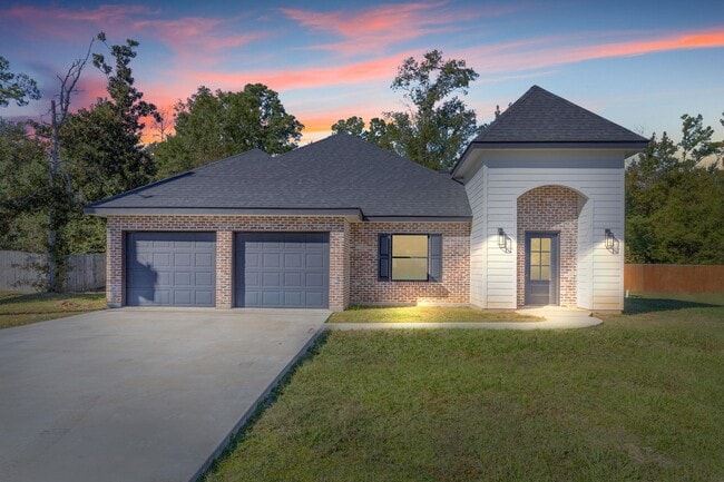 Building Photo - 927 Magdalena Street