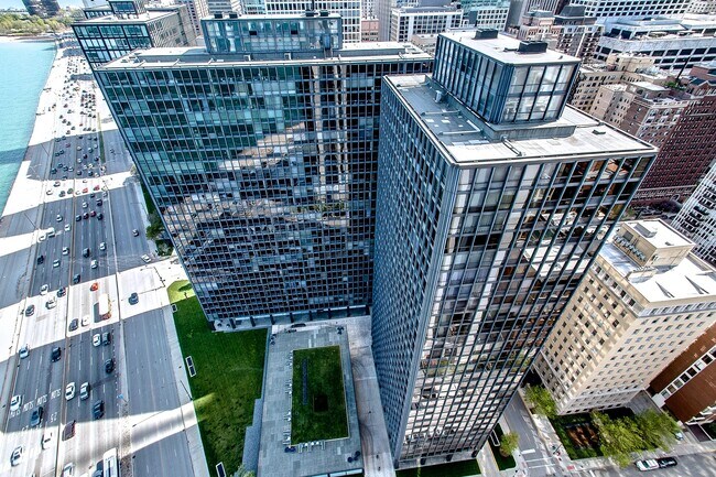 Building Photo - 900 N Lake Shore Dr