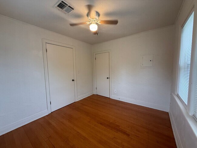 Building Photo - Charming Historic 1-Bedroom in Gatewood | Walk to the Plaza District