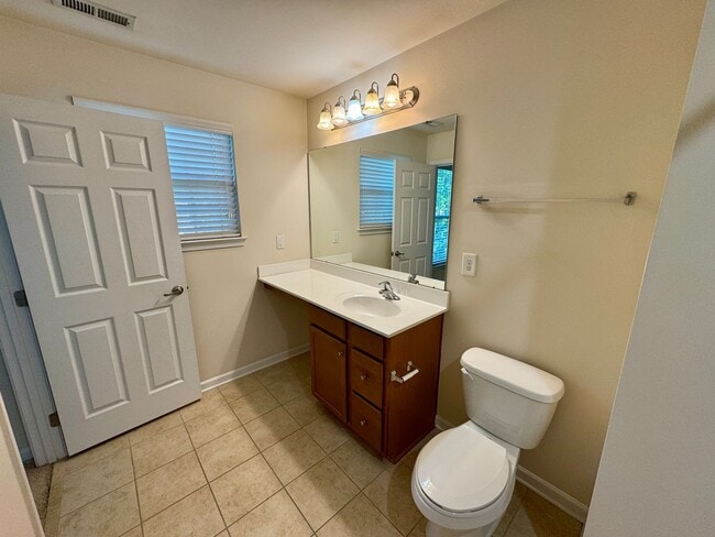 Building Photo - 3BR/2B Townhome in Great Ballantyne Location