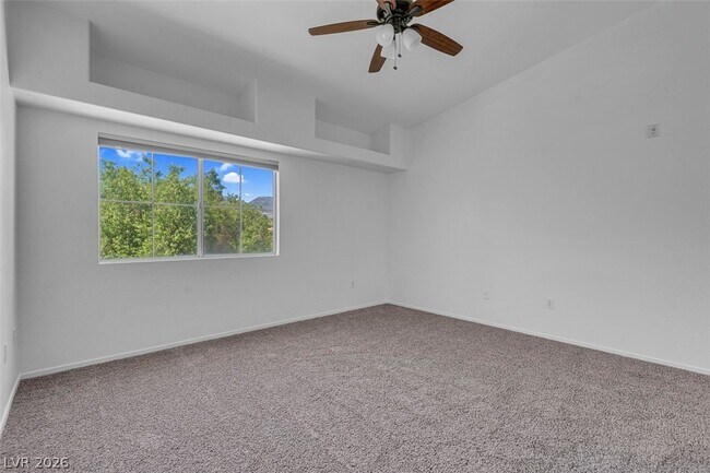 Building Photo - 353 Amber Pine St