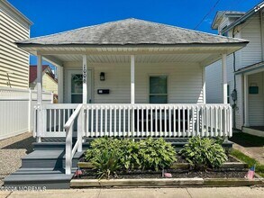 Building Photo - 1006 Beach Ave