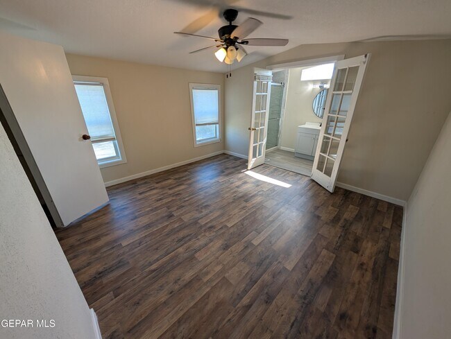 Building Photo - 13821 Villalobos Rd