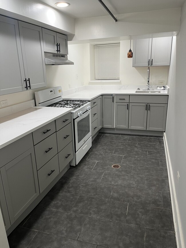 Building Photo - 1922 S Springfield Ave